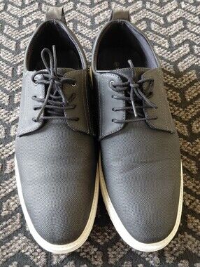 Men's Gray Oxford Shoes with White Sole - Classic Casual